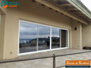 Découvrez le Luxe de l'Espace et de la Lumière avec le Coulissant Aluminium 4 Vantaux de Balagne Menuiserie Concept