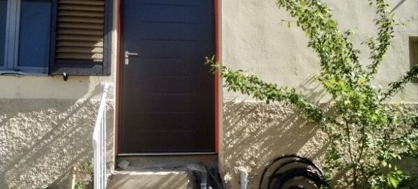 Balagne Menuiserie Concept Transforme les Espaces avec des Portes d'Entrée Acier et des Menuiseries Aluminium à Calenzana