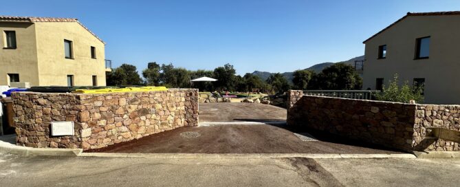 Balagne Menuiserie Concept les Menuiseries d'une Résidence Hôtelière à Calenzana